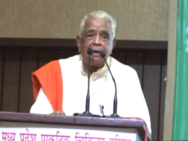 Kiss and (a Whole Lot of) Tell From Madhya Pradesh Minister Babulal Gaur