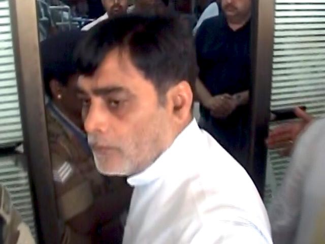 पटना एयरपोर्ट पर नहीं चली केंद्रीय मंत्री रामकृपाल यादव की वीआईपीगिरी