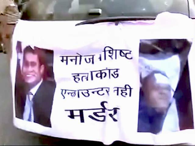 खबरों की खबर : दिल्ली में पुलिस मुठभेड़ पर कई सवाल बाक़ी