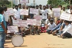 Protests in Bengaluru to Save Yamlur Lake, Where Flames Erupted Protests in Bengaluru to Save Yamlur Lake, Where Flames Erupted