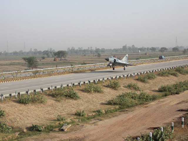 Mirage 2000 Fighter Jet Test Lands on Yamuna Expressway Near Delhi as Part of Trials
