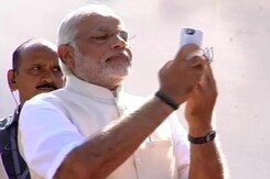 Congress Attacks PM Narendra Modi for His Love of the Selfie Congress Attacks PM Narendra Modi for His Love of the Selfie