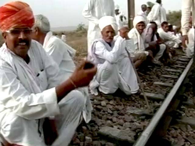 Videos : आरक्षण : रेलवे ट्रैक पर फिर बैठे गुर्जर