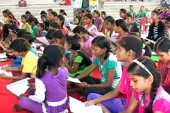 कुछ बदला बनारस : अस्सी घाट पर समर कैंप कुछ बदला बनारस : अस्सी घाट पर समर कैंप