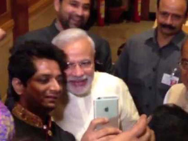 PM Modi Attends Wedding Reception of Digvijaya Singh's Son, Clicks Selfie