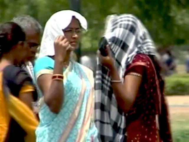 Over 400 Die in Heat Wave; 127 Reportedly Dead in Last 24 Hours