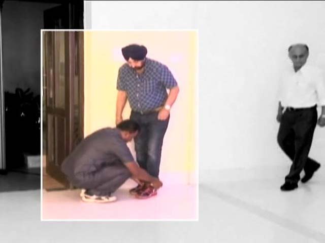 Mamata Banerjee's Minister Gets Laces Tied by Policeman