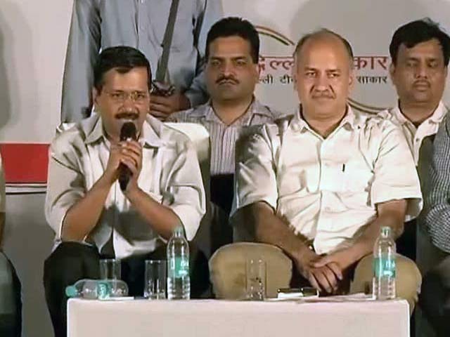 Video : In Public Cabinet Meeting Arvind Kejriwal Vows to Take Back Powers From Centre