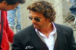 Hrithik Wraps Up Gujarat Shoot of <i>Mohenjo Daro</i> Hrithik Wraps Up Gujarat Shoot of <i>Mohenjo Daro</i>