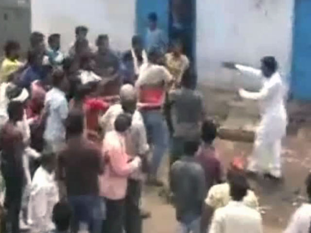 झारखंड के नगर निगम चुनावों में हुई हिंसा, तमाशबीन बनी रही पुलिस