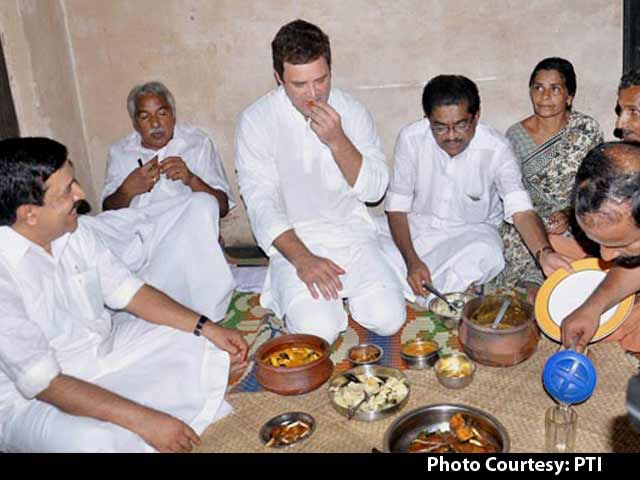Video : Rahul Gandhi Enjoys 'Tasty Fish' Lunch at Fisherman's House in Kerala