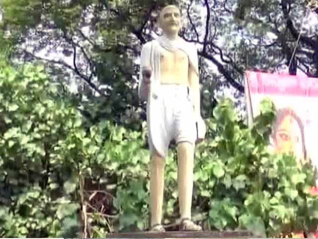 आंध्र प्रदेश के गुंटूर में बापू पर भारी बार!