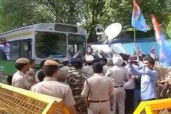 'IIT Madras Takes its Own Steps,' Says Smriti Irani Amid Protests Over Ban on Student Group 'IIT Madras Takes its Own Steps,' Says Smriti Irani Amid Protests Over Ban on Student Group
