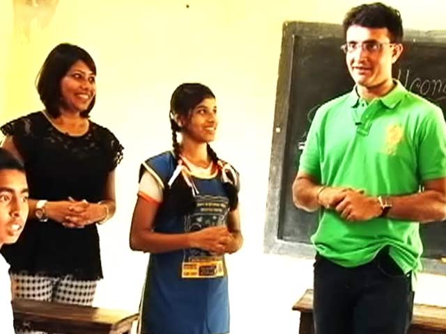 सपोर्ट माय स्कूल : स्कूली बच्चों के बीच पहुंचे सौरव गांगुली