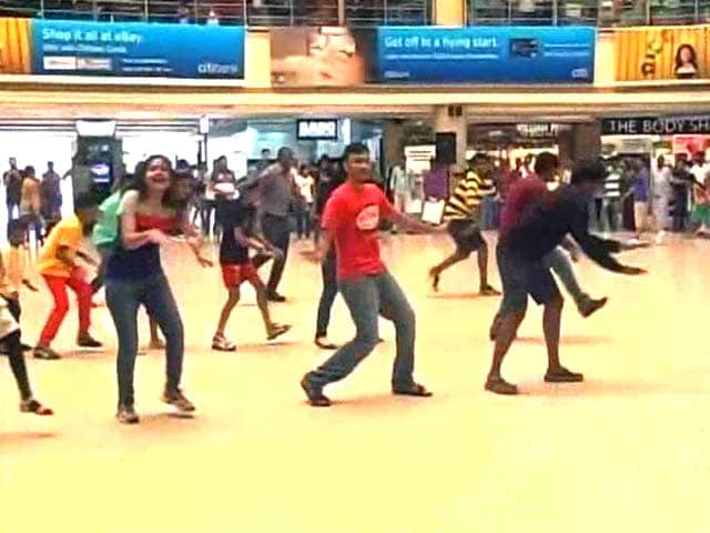 Video : Flash Mobs in Chennai for a Cleaner Marina Coast