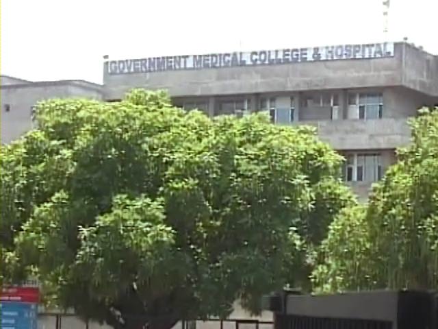 Videos : चंडीगढ़ : मेडिकल कॉलेज के चेंजिंग रूम में कैमरा, आरोपी हिरासत में