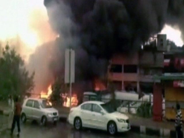 दिल्ली : पंजाबी बांग के ट्रांसपोर्ट नगर में भीषण आग