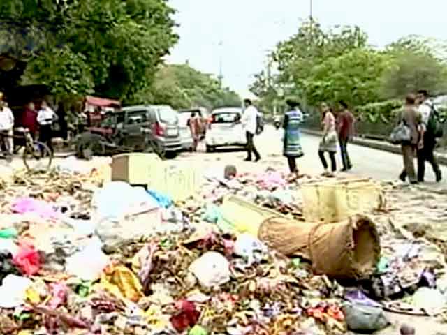 Videos : दिल्ली में चरमराई सफाई व्यवस्था