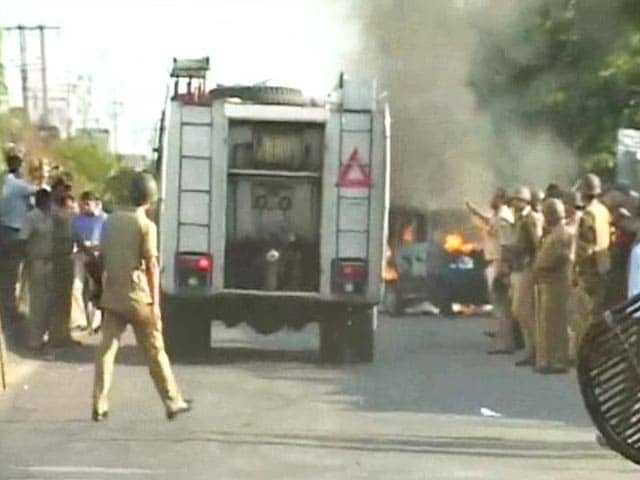 Video : Jammu-Pathankot Highway Blocked as Sikh Protesters Clash With Police