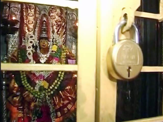 Videos : तेलंगाना में वेतन बढ़ाने की मांग कर रहे पुजारियों ने बंद की भगवान की प्रार्थना