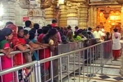 सोमनाथ मंदिर में गैर-हिंदुओं के प्रवेश पर पाबंदी क्यों? मंदिर ट्रस्ट के फ़ैसले पर उठे सवाल सोमनाथ मंदिर में गैर-हिंदुओं के प्रवेश पर पाबंदी क्यों? मंदिर ट्रस्ट के फ़ैसले पर उठे सवाल