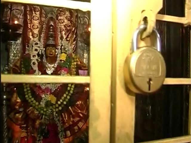Video : Gods Wait in Telangana Temples, as Priests Demand Pay Parity Before Puja