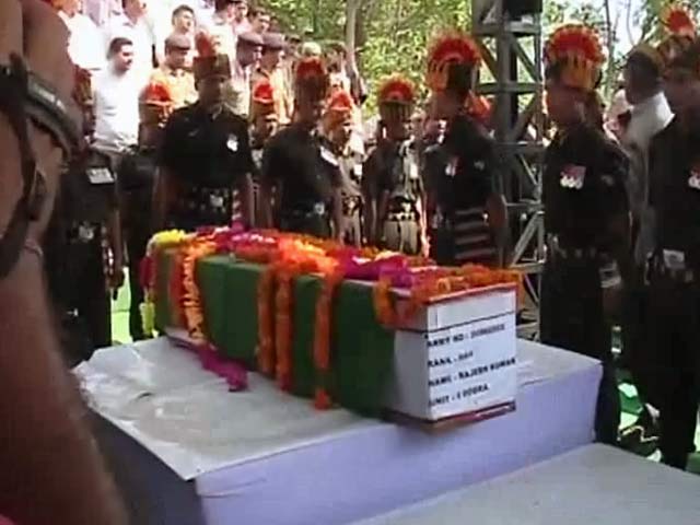 मणिपुर उग्रवादी हमले में शहीद जवानों को दी गई अंतिम विदाई