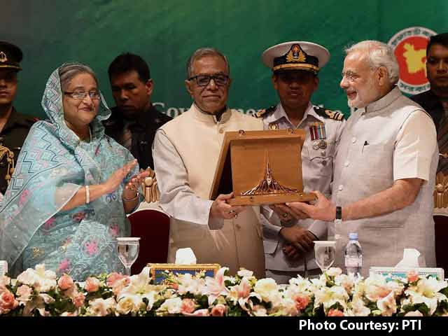 Video : PM Modi Receives Award of Bangladesh Liberation War on Behalf of Former PM Atal Bihari Vajpayee