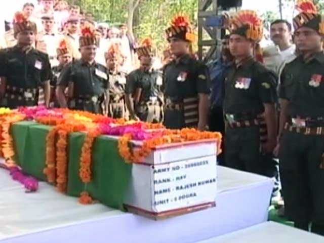 मणिपुर में उग्रवादियों के हमले में शहीद हुए जवानों को अंतिम विदाई