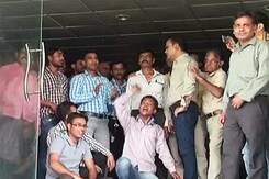 सफाईकर्मियों की हड़ताल से कूड़े के ढेर में तब्दील हुई पूर्वी दिल्ली सफाईकर्मियों की हड़ताल से कूड़े के ढेर में तब्दील हुई पूर्वी दिल्ली