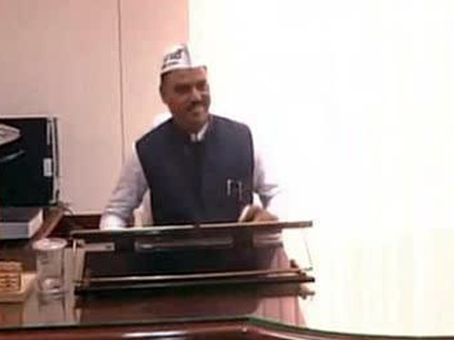 फर्जी डिग्री मामला : दिल्ली के कानूनमंत्री जितेंद्र तोमर गिरफ्तार