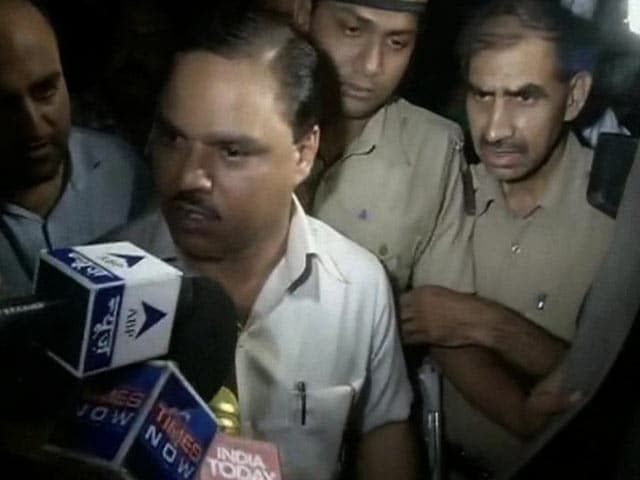 Video : Delhi Law Minister Jitender Singh Tomar, Arrested for Allegedly Faking Degrees, Resigns