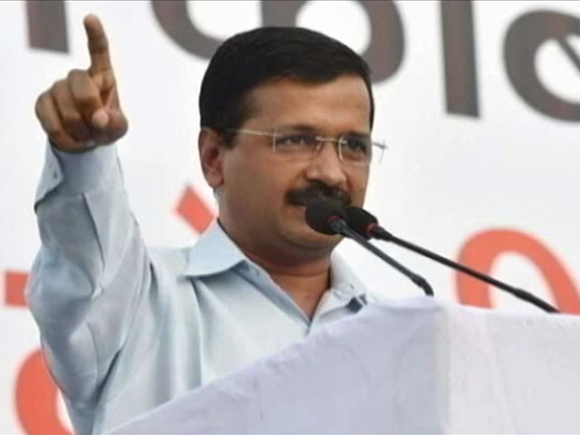 ख़बरों की ख़बर : दिल्ली और केंद्र का सत्ते व सत्ता का, डिग्री और दमखम का टकराव