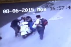 Daring Daytime Heist: Man Robbed Of Rs 17 Lakh at Knifepoint in Rajkot Daring Daytime Heist: Man Robbed Of Rs 17 Lakh at Knifepoint in Rajkot