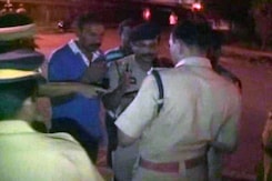 केरल : कोझिकोड में सीआईएसएफ और एयरपोर्ट कर्मचारियों के बीच झड़प, एक जवान की मौत केरल : कोझिकोड में सीआईएसएफ और एयरपोर्ट कर्मचारियों के बीच झड़प, एक जवान की मौत