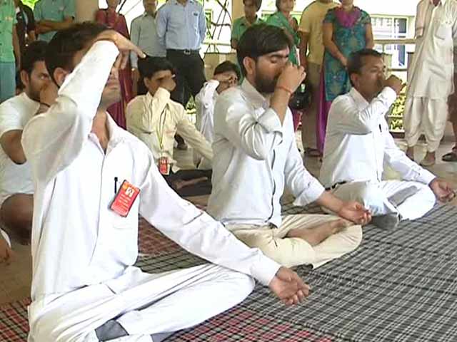 Video : 'How Can Anyone Have a Problem With Yoga' Say Muslim Practitioners at Ramdev's Patanjali Institute