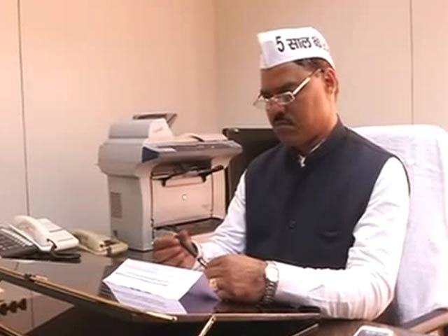 जितेंद्र तोमर से केजरीवाल नाराज, 'आप' से निकाले जा सकते हैं : सूत्र