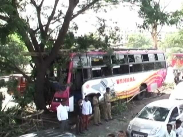 स्पीड न्यूज : पुणे के पास सड़क हादसे में छह की मौत