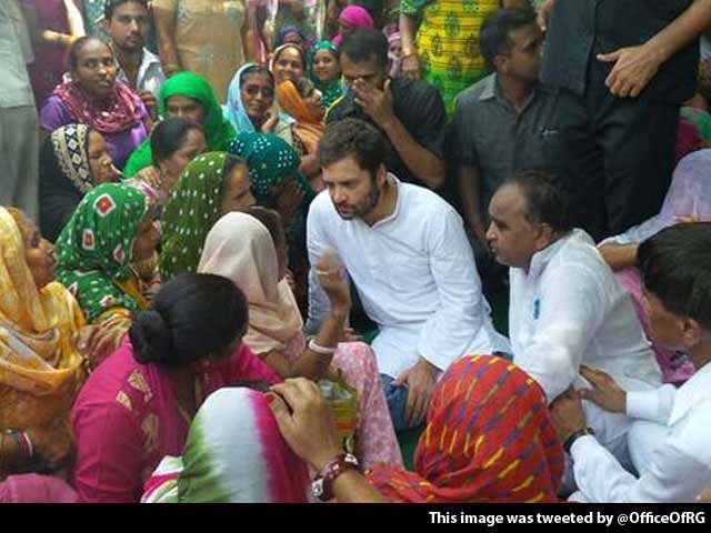 Rahul Gandhi Meets Striking Sanitation Workers in Delhi as Garbage Crisis Mounts