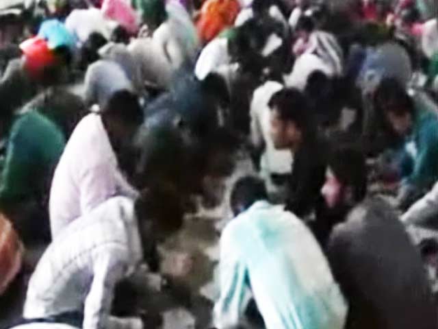 समस्तीपुर में परीक्षा में मोबाइल, किताब से खुलेआम नकल