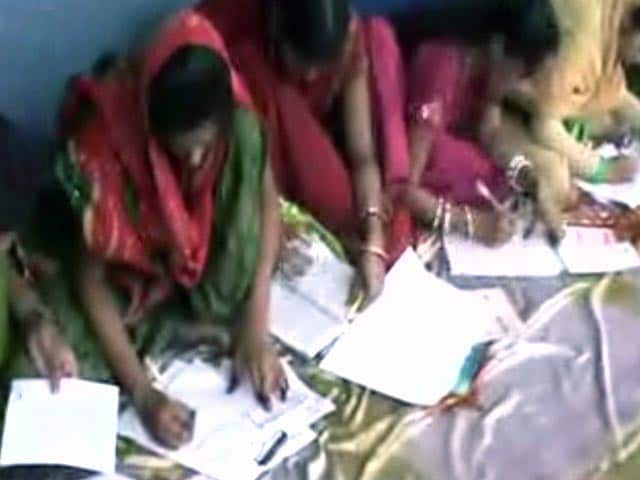 Videos : खबरों की खबर : बिहार में परीक्षा से फिर मजाक