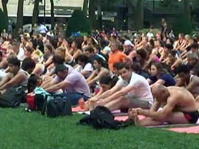 Videos : अमेरिका में भी जोर-शोर से जारी है अंतरराष्ट्रीय योग दिवस की तैयारी
