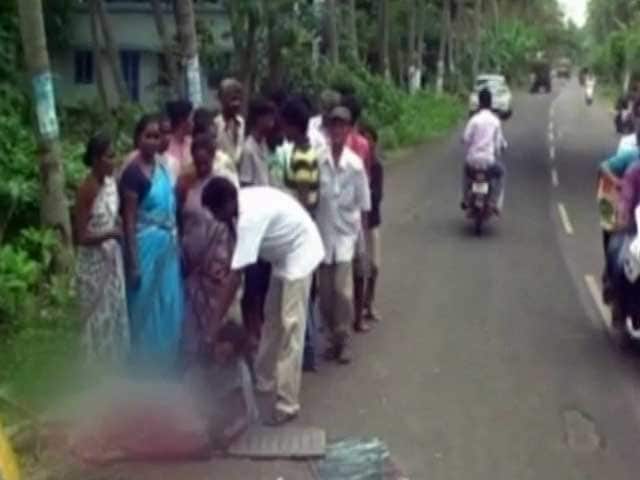 Video : आंध्र प्रदेश में यात्रियों से भरी वैन बैराज में गिरी, 22 की मौत