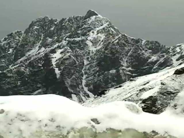 Clean Air, My Right: Pollution Endangering Tourism in Rohtang Pass and Delhi