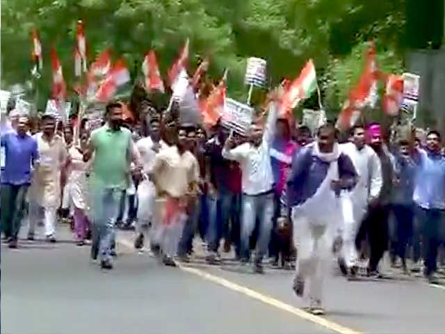 Videos : इंडिया 7 बजे : सुषमा के खिलाफ कांग्रेस का प्रदर्शन