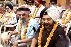 Retired Defence Personnel Protesting Over One Rank One Pension on Relay Hunger Strike Retired Defence Personnel Protesting Over One Rank One Pension on Relay Hunger Strike