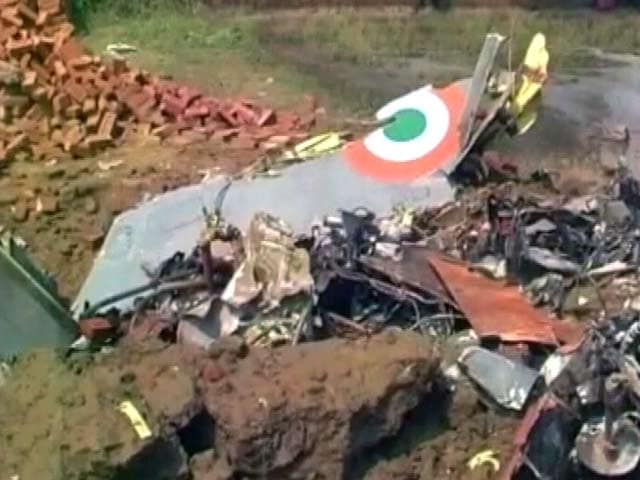 Videos : इलाहाबाद : जैगुआर फाइटर प्‍लेन क्रैश, पायलट सुरक्षित