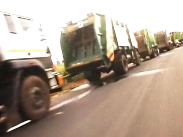 Video : A Protest Raises Stink in Bengaluru as Locals Block Garbage Trucks
