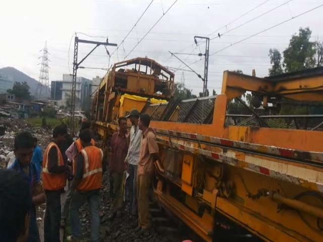 नवी मुंबई को ठाणे से जोड़ने वाली ट्रांस हार्बर लाइन ठप