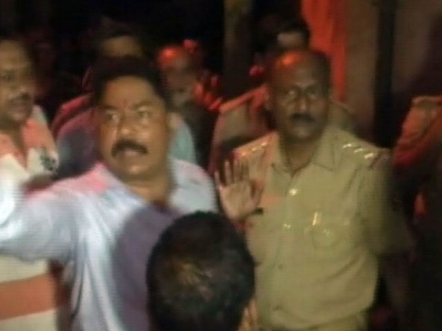 मुरादाबाद : बीजेपी पार्षद ने मुस्लिम परिवार के घर में जड़ा ताला